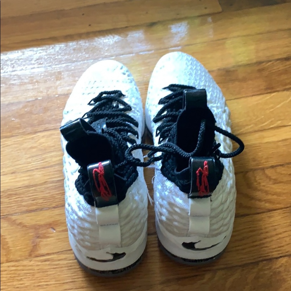 Basketball shoes